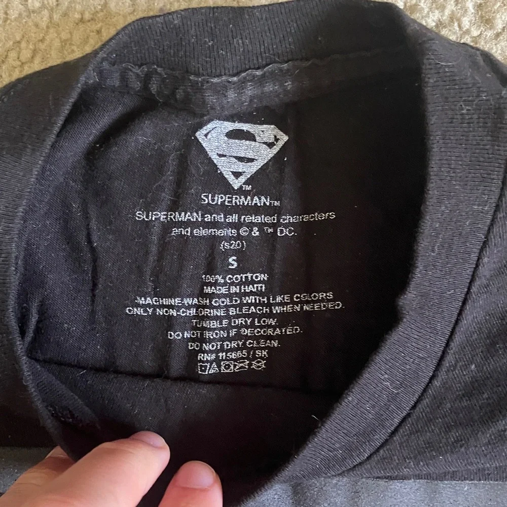 DC Black Superman Logo Short Sleeve Tee - Picture 2 of 3
